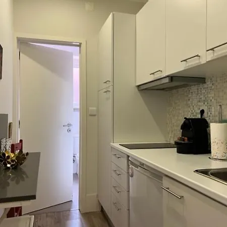 Fantastic 1 Bedroom At Roma Avenue - 1b * Лиссабон